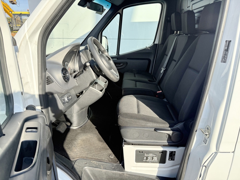 Mercedes-Benz eSprinter 112 L2H2 100% Elektrisch 55kWh 168km WLTP 80kw Snelladen Climate Control Camera Stoelverwarming elektrisch Mercedes-Benz eSprinter 112 L2H2 100% Elektrisch 55kWh 168km WLTP 80kw Snelladen Climate Control Camera Stoelverwarming elektrisch