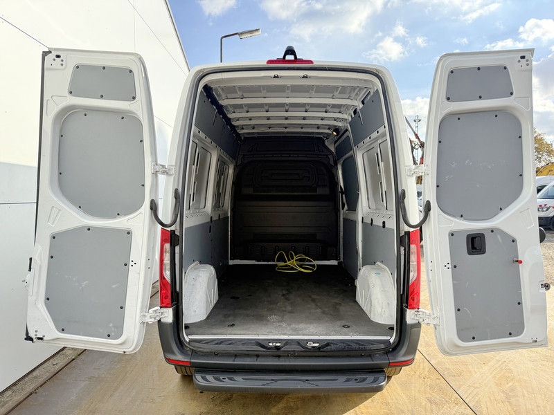 Mercedes-Benz eSprinter 112 L2H2 100% Elektrisch 55kWh 168km WLTP 80kw Snelladen Climate Control Camera Stoelverwarming elektrisch Mercedes-Benz eSprinter 112 L2H2 100% Elektrisch 55kWh 168km WLTP 80kw Snelladen Climate Control Camera Stoelverwarming elektrisch