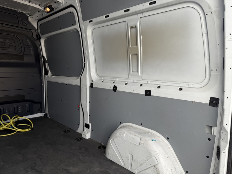 Mercedes-Benz eSprinter 112 L2H2 100% Elektrisch 55kWh 168km WLTP 80kw Snelladen Climate Control Camera Stoelverwarming elektrisch Mercedes-Benz eSprinter 112 L2H2 100% Elektrisch 55kWh 168km WLTP 80kw Snelladen Climate Control Camera Stoelverwarming elektrisch