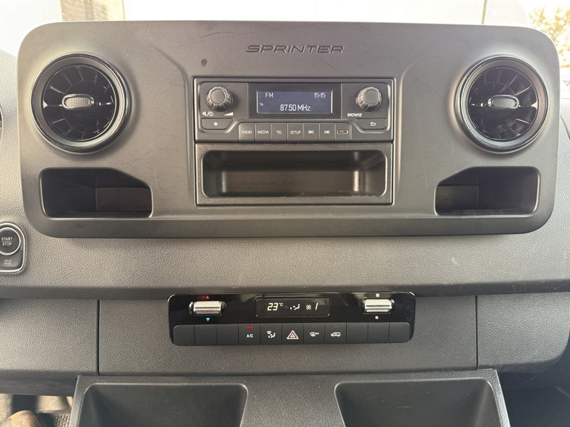 Mercedes-Benz eSprinter 112 L2H2 100% Elektrisch 55kWh 168km WLTP 80kw Snelladen Climate Control Camera Stoelverwarming elektrisch Mercedes-Benz eSprinter 112 L2H2 100% Elektrisch 55kWh 168km WLTP 80kw Snelladen Climate Control Camera Stoelverwarming elektrisch