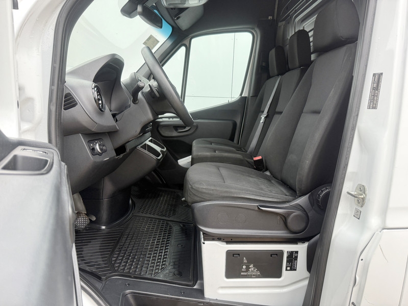 Mercedes-Benz eSprinter eSprinter L2H2 55 kWh L2H2 100% Elektrisch 55kWh 168km WLTP 80kw Snelladen Climate Control Camera St elektrisch Mercedes-Benz eSprinter eSprinter L2H2 55 kWh L2H2 100% Elektrisch 55kWh 168km WLTP 80kw Snelladen Climate Control Camera St elektrisch