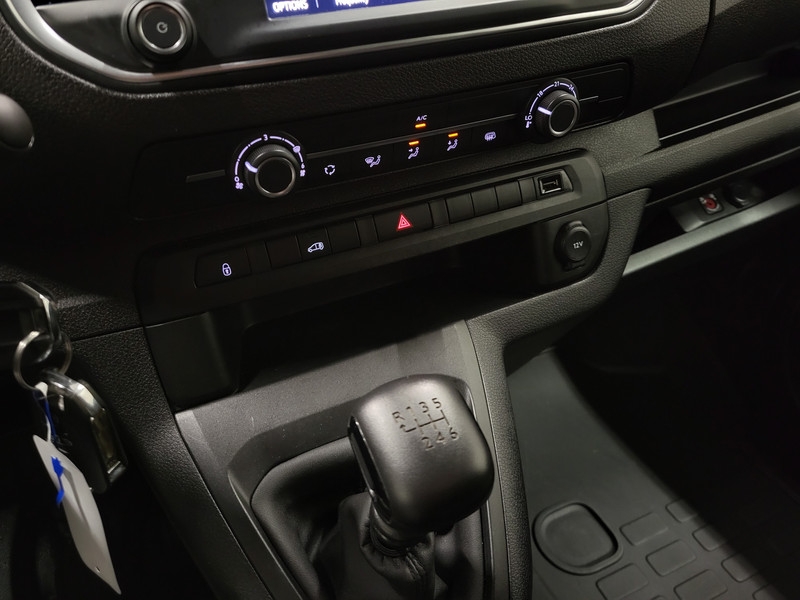 Opel Vivaro 2.0BlueHDi 145pk L2/H1 Euro 6!  Opel Vivaro 2.0BlueHDi 145pk L2/H1 Euro 6!