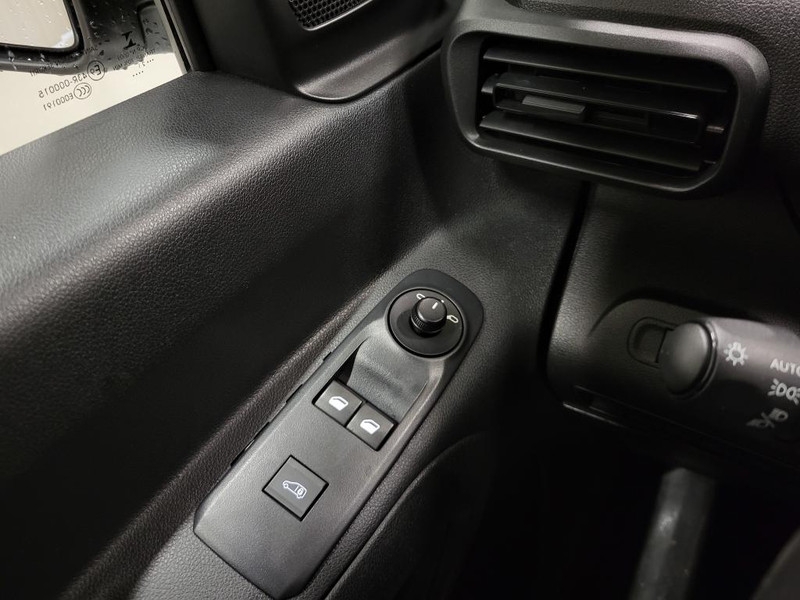 Peugeot Partner 1.2PureTech 111pk Benzine!  Peugeot Partner 1.2PureTech 111pk Benzine!