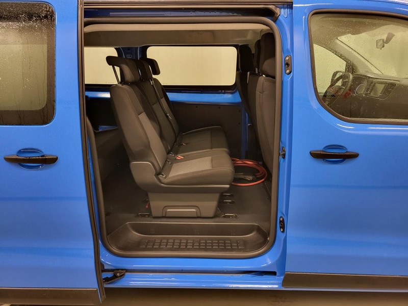 Opel Vivaro-e Combi 50kWh L2/H1 9-Personenbus 220km Actieradius!  elektrisch Opel Vivaro-e Combi 50kWh L2/H1 9-Personenbus 220km Actieradius!  elektrisch