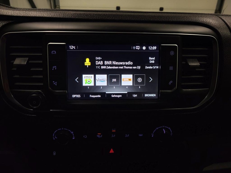 Opel Vivaro-e Combi 50kWh L2/H1 9-Personenbus 220km Actieradius!  elektrisch Opel Vivaro-e Combi 50kWh L2/H1 9-Personenbus 220km Actieradius!  elektrisch