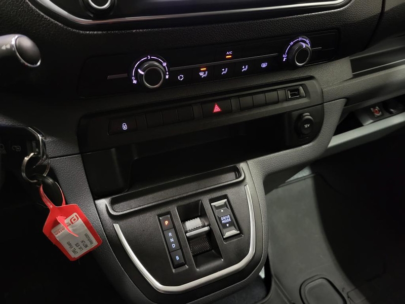 Opel Vivaro-e Combi 50kWh L2/H1 9-Personenbus 220km Actieradius!  elektrisch Opel Vivaro-e Combi 50kWh L2/H1 9-Personenbus 220km Actieradius!  elektrisch