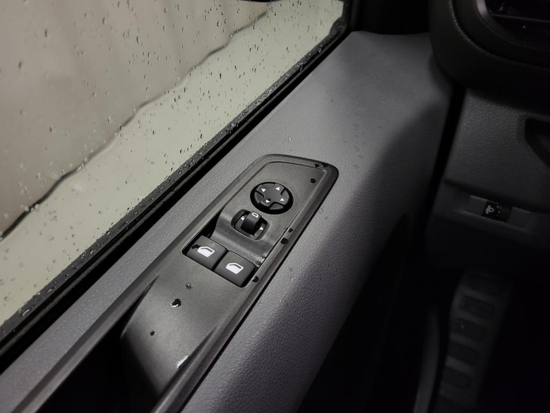 Opel Vivaro-e Combi 50kWh L2/H1 9-Personenbus 220km Actieradius!  elektrisch Opel Vivaro-e Combi 50kWh L2/H1 9-Personenbus 220km Actieradius!  elektrisch